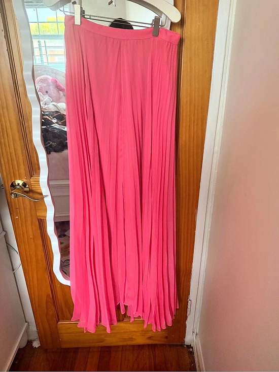 Alice + Olivia Dresses & Skirts - alice + olivia Pleated Maxi Skirt in Pink Size 2 Like New
